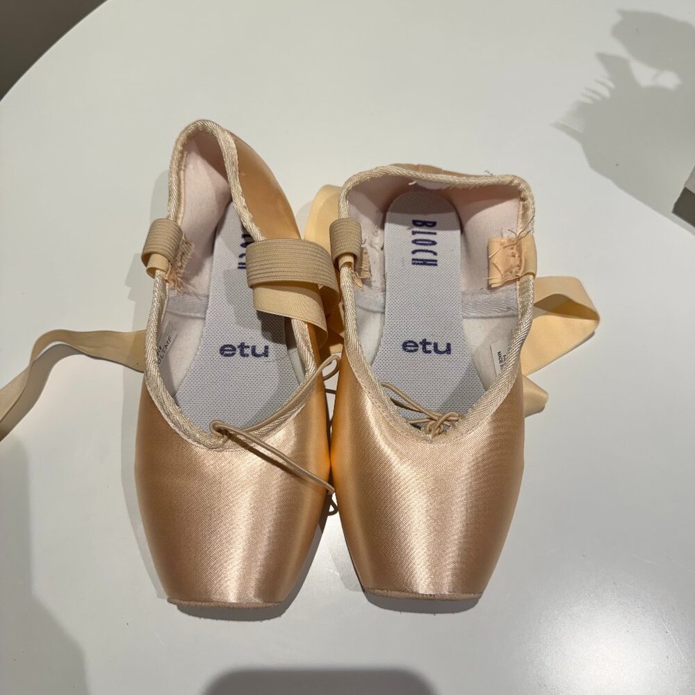 Etu Flex Suede Toe Pointe Shoes 4XX